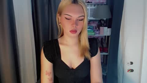 Snapshot of yourlovekylie chatting on 04/23/26, 03:52 KYLIE MORE online show from 04/23/26, 03:52