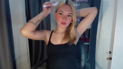 Snapshot of yourlovekylie chatting on 04/24/26, 04:15 KYLIE MORE online show from 04/24/26, 04:15