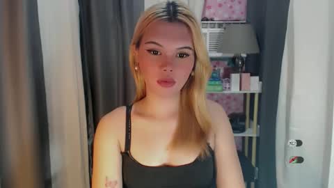 Snapshot of yourlovekylie chatting on 05/12/26, 08:22 KYLIE MORE online show from 05/12/26, 08:22
