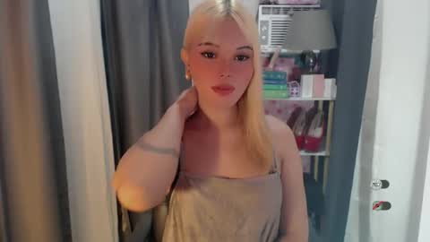 Snapshot of yourlovekylie chatting on 05/27/26, 07:27 KYLIE MORE online show from 05/27/26, 07:27