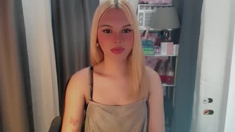 Snapshot of yourlovekylie chatting on 05/30/26, 06:43 KYLIE MORE online show from 05/30/26, 06:43