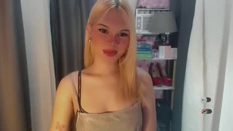 Snapshot of yourlovekylie chatting on 06/01/26, 04:03 KYLIE MORE online show from 06/01/26, 04:03