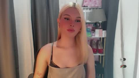 Snapshot of yourlovekylie chatting on 06/04/26, 07:03 KYLIE MORE online show from 06/04/26, 07:03