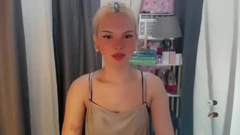 Snapshot of yourlovekylie chatting on 06/05/26, 07:14 KYLIE MORE online show from 06/05/26, 07:14