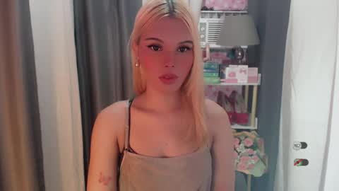 Snapshot of yourlovekylie chatting on 06/13/26, 07:06 KYLIE MORE online show from 06/13/26, 07:06