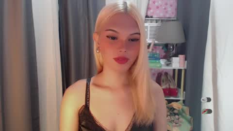 KYLIE MORE online show from 07/11/26, 10:51