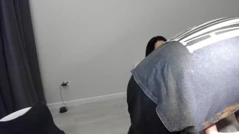 Snapshot of yourlovelyjenny chatting on 10/12/25, 01:10 AJ online show from 10/12/25, 01:10