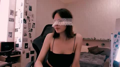 Snapshot of yourlovelystreamer chatting on 09/13/25, 01:00 Nikol online show from 09/13/25, 01:00