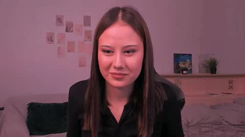 Snapshot of yourlovelystreamer chatting on 10/10/25, 01:10 Nikol online show from 10/10/25, 01:10