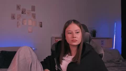 Snapshot of yourlovelystreamer chatting on 10/14/25, 12:50 Nikol online show from 10/14/25, 12:50