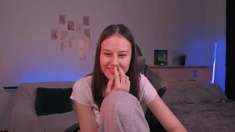 Snapshot of yourlovelystreamer chatting on 10/16/25, 01:34 Nikol online show from 10/16/25, 01:34