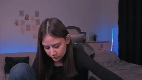 Snapshot of yourlovelystreamer chatting on 10/17/25, 11:57 Nikol online show from 10/17/25, 11:57