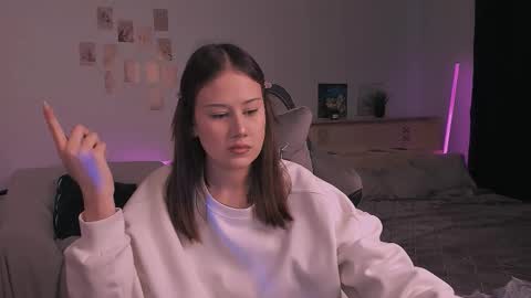 Snapshot of yourlovelystreamer chatting on 10/29/25, 11:01 Nikol online show from 10/29/25, 11:01