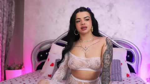 Snapshot of yournaughtyangel1 chatting on 06/07/26, 04:05 Alicia online show from 06/07/26, 04:05