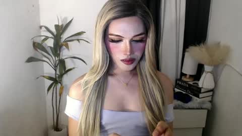 TIFFANY SUCKING QUEEN online show from 06/11/26, 09:13