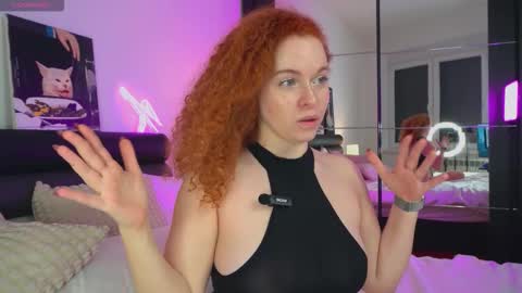 Snapshot of yourpie_ash chatting on 11/21/25, 07:12 Ashley online show from 11/21/25, 07:12