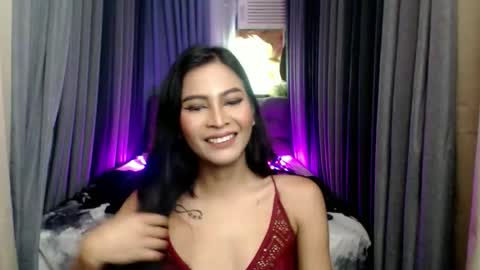 yourprettybella_ts online show from 11/10/25, 10:31