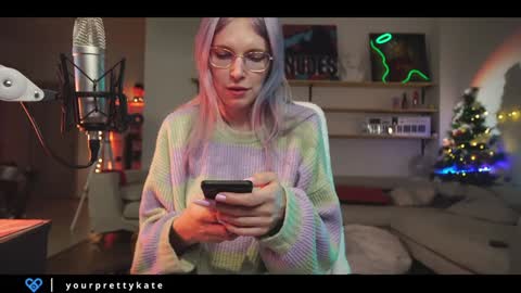Snapshot of yourprettykate_ chatting on 12/14/24, 08:40 online show from 12/14/24, 08:40