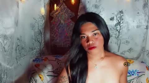 yourqueen_19 online show from 05/18/26, 11:05
