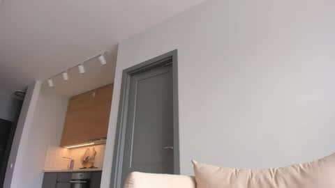 youre meyy online show from 06/06/26, 07:35