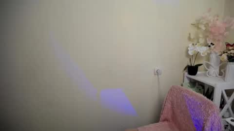 Snapshot of yours_piece_of_happiness_ chatting on 02/11/26, 06:40 Happy online show from 02/11/26, 06:40
