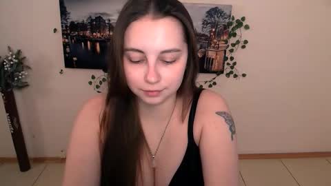 Snapshot of yours_piece_of_happiness_ chatting on 02/25/26, 06:34 Happy online show from 02/25/26, 06:34
