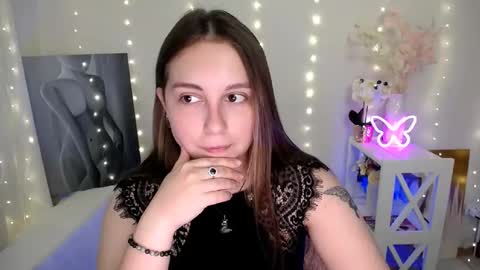 Snapshot of yours_piece_of_happiness_ chatting on 06/11/26, 05:38 Happy online show from 06/11/26, 05:38