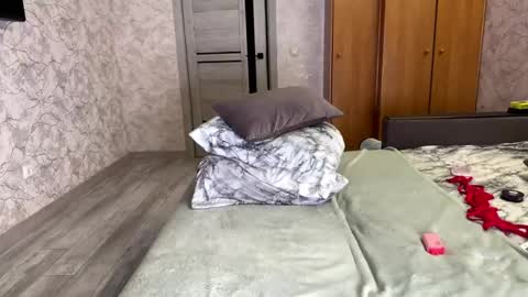 yourselenas online show from 05/14/26, 06:47