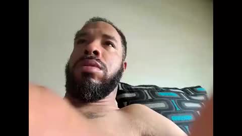 Snapshot of yoursexydaddy79 chatting on 10/29/25, 02:30 mother fucker online show from 10/29/25, 02:30