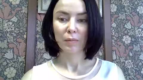 yoursofia_ online show from 11/18/25, 11:25
