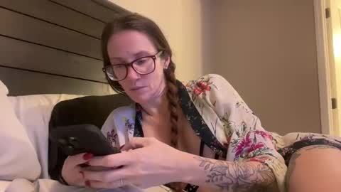 yourstrulylivy online show from 01/04/25, 12:59