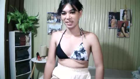 Snapshot of yoursubmissive_larah chatting on 02/18/26, 02:29 yoursubmissive_larah online show from 02/18/26, 02:29
