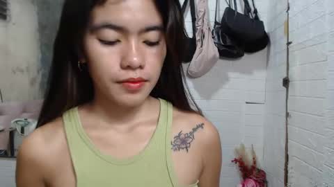 Snapshot of yoursweet_asian20 chatting on 12/27/24, 01:00 Maddie online show from 12/27/24, 01:00