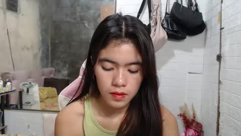 Snapshot of yoursweet_asian20 chatting on 12/27/24, 04:15 Maddie online show from 12/27/24, 04:15