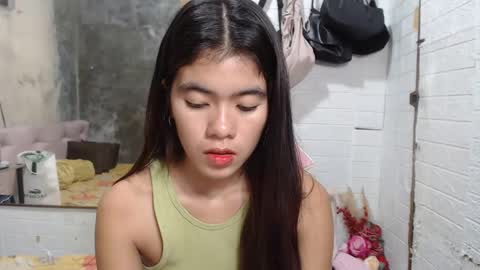 Snapshot of yoursweet_asian20 chatting on 12/27/24, 07:40 Maddie online show from 12/27/24, 07:40