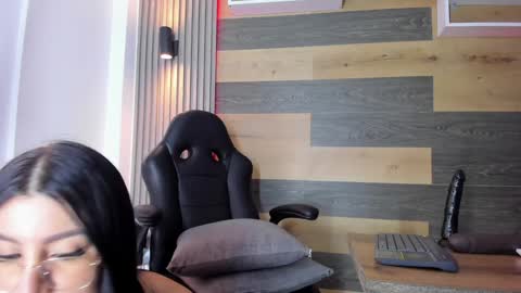 Mia online show from 12/24/24, 03:47