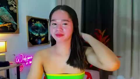 Snapshot of yourtinybunny chatting on 11/06/25, 02:23 yourtinybunny online show from 11/06/25, 02:23