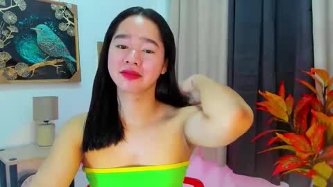 Snapshot of yourtinybunny chatting on 11/24/25, 04:01 yourtinybunny online show from 11/24/25, 04:01