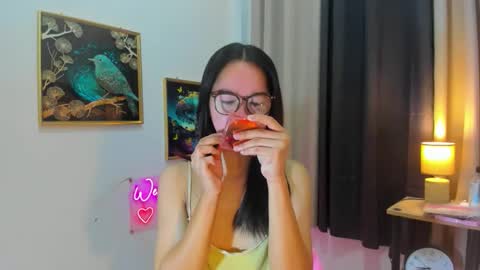 Snapshot of yourtinybunny chatting on 05/28/26, 10:01 yourtinybunny online show from 05/28/26, 10:01