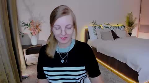 Snapshot of youruniverser chatting on 09/14/25, 11:09 Alice online show from 09/14/25, 11:09