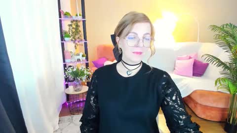 Snapshot of youruniverser chatting on 09/20/25, 10:05 Alice online show from 09/20/25, 10:05