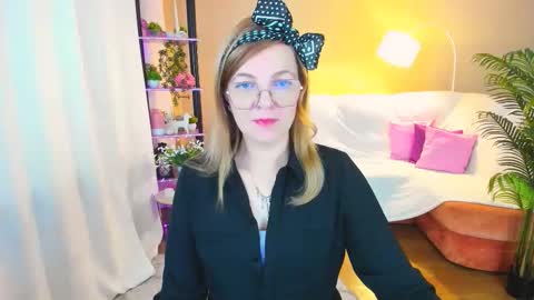 Snapshot of youruniverser chatting on 09/24/25, 04:27 Alice online show from 09/24/25, 04:27