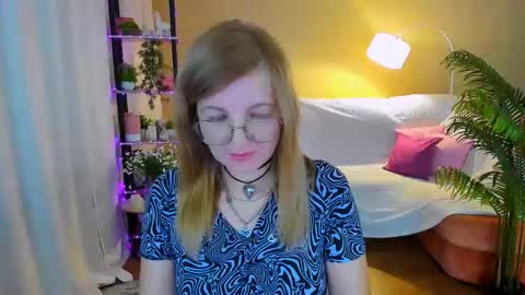 Snapshot of youruniverser chatting on 10/12/25, 04:22 Alice online show from 10/12/25, 04:22