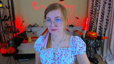 Snapshot of youruniverser chatting on 10/25/25, 09:17 Alice online show from 10/25/25, 09:17