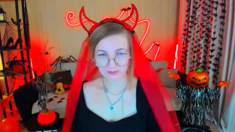 Snapshot of youruniverser chatting on 10/28/25, 04:27 Alice online show from 10/28/25, 04:27