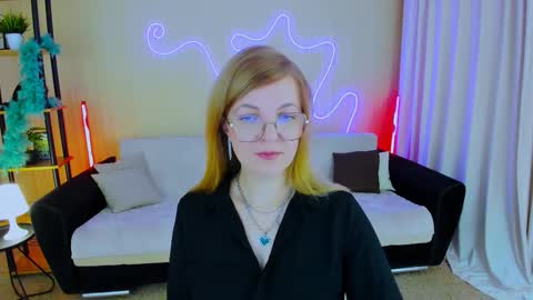 Snapshot of youruniverser chatting on 11/05/25, 10:26 Alice online show from 11/05/25, 10:26