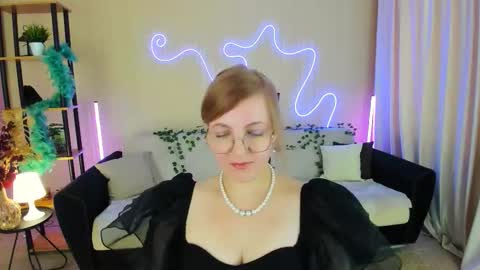 Snapshot of youruniverser chatting on 11/09/25, 09:18 Alice online show from 11/09/25, 09:18