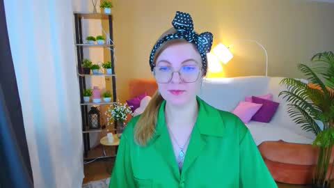 Snapshot of youruniverser chatting on 11/11/25, 09:20 Alice online show from 11/11/25, 09:20