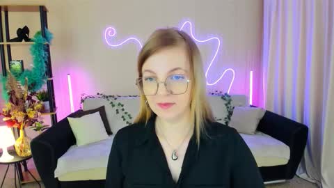 Snapshot of youruniverser chatting on 11/14/25, 09:19 Alice online show from 11/14/25, 09:19