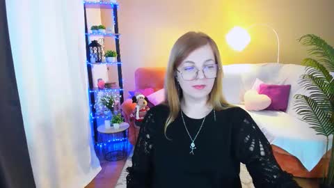 Snapshot of youruniverser chatting on 11/16/25, 09:37 Alice online show from 11/16/25, 09:37